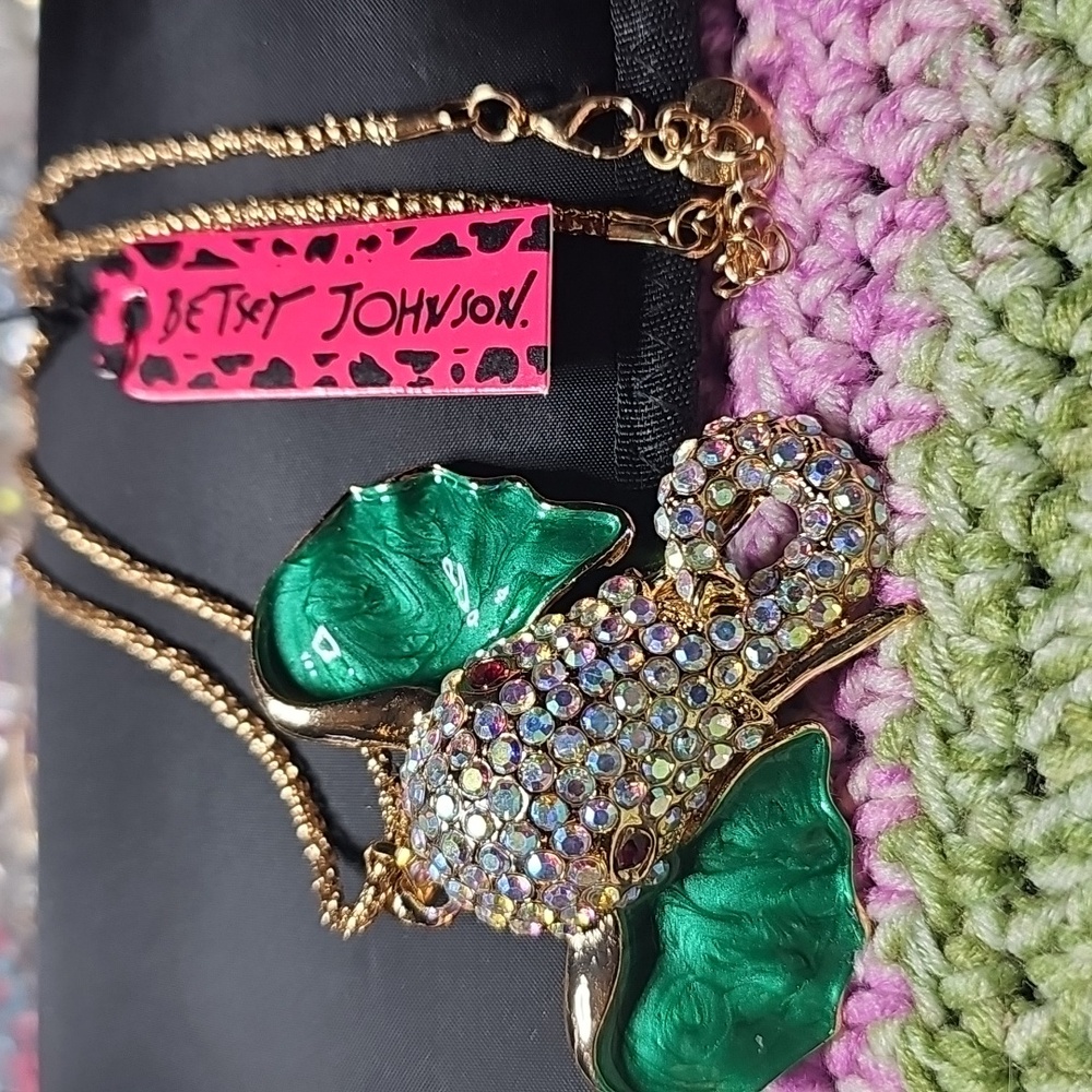 Elegant Green Elephant Pendant Necklace Betsey Johnson 24" NWOT